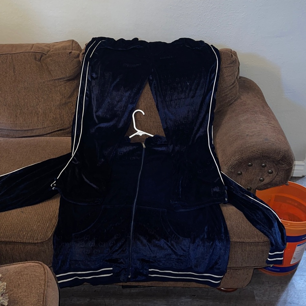 Men’s Gucci track suit